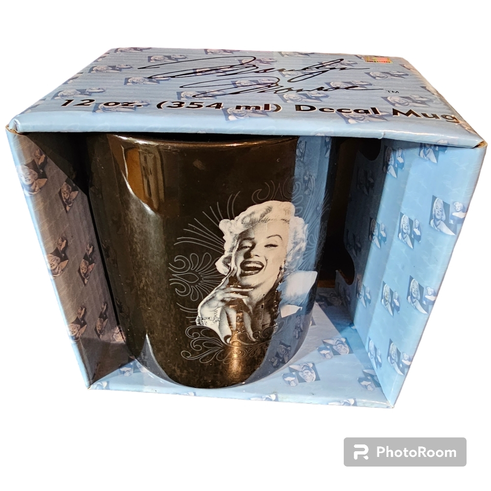 NWT Marilyn Monroe mug
